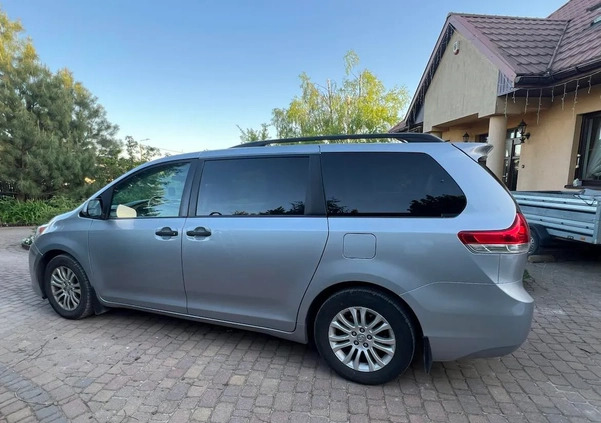 Toyota Sienna cena 56500 przebieg: 302000, rok produkcji 2014 z Sucha Beskidzka małe 11